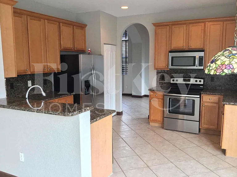 4104 NE 22nd Ln — Photo 7