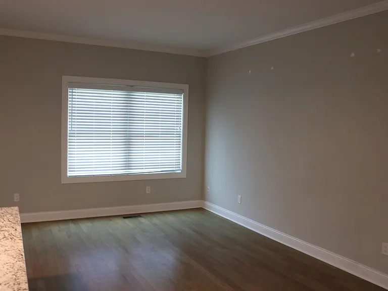 39 Glenwood Ave — Photo 37
