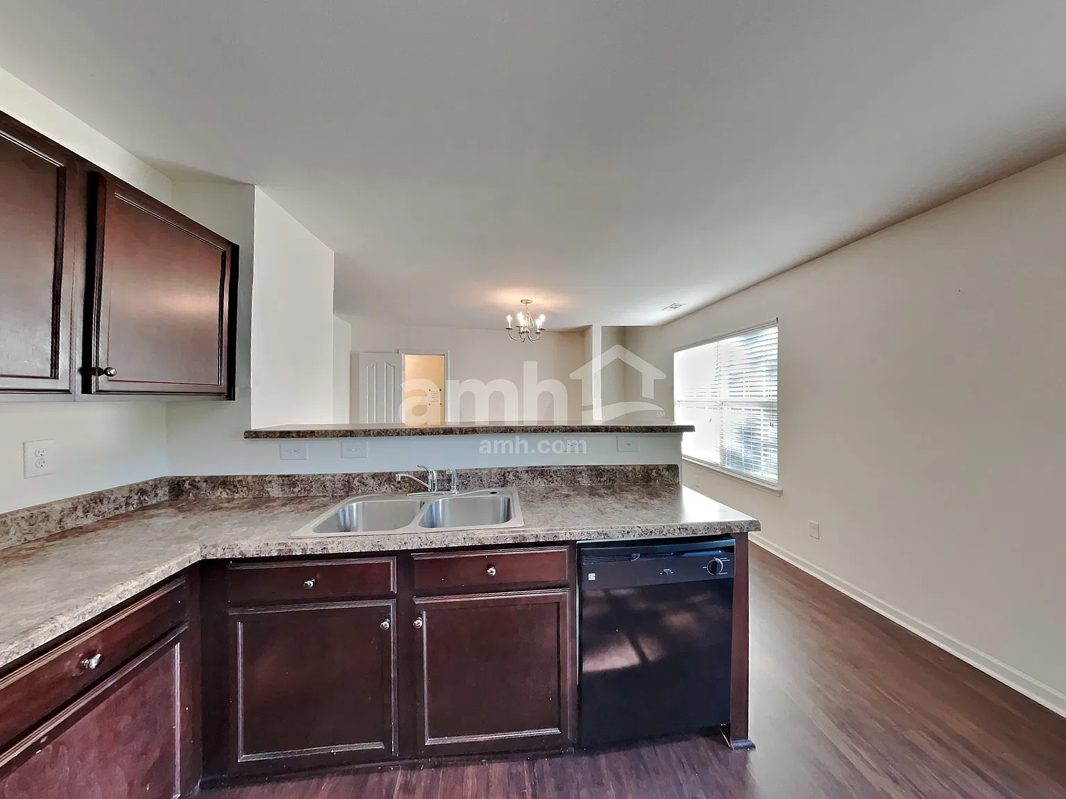 3 bed, 2.5 bath, 1546 sqft, $1,980 — Photo 4