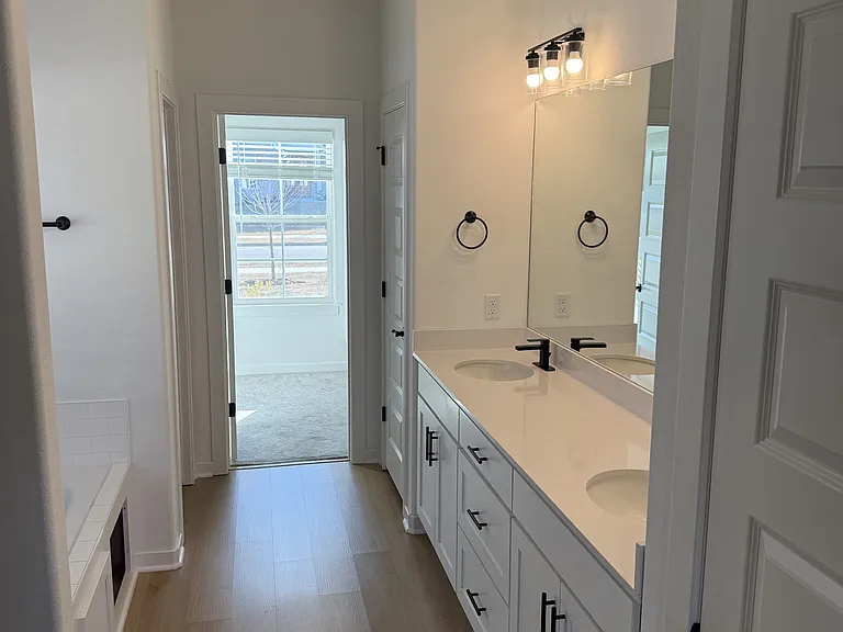 5837 Lavender Ave — Photo 2