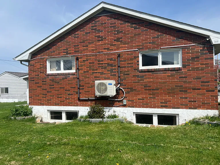 1716 S Albert St — Photo 18