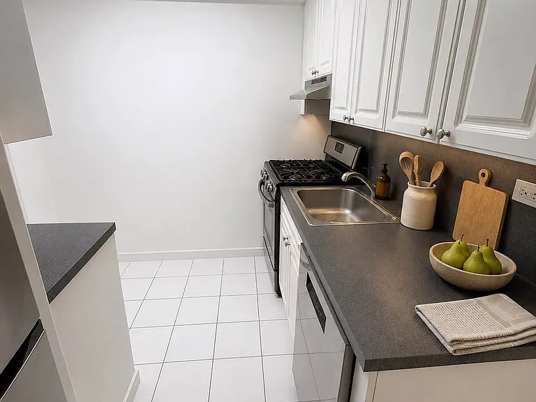 250 E 63rd St #811 — Photo 8