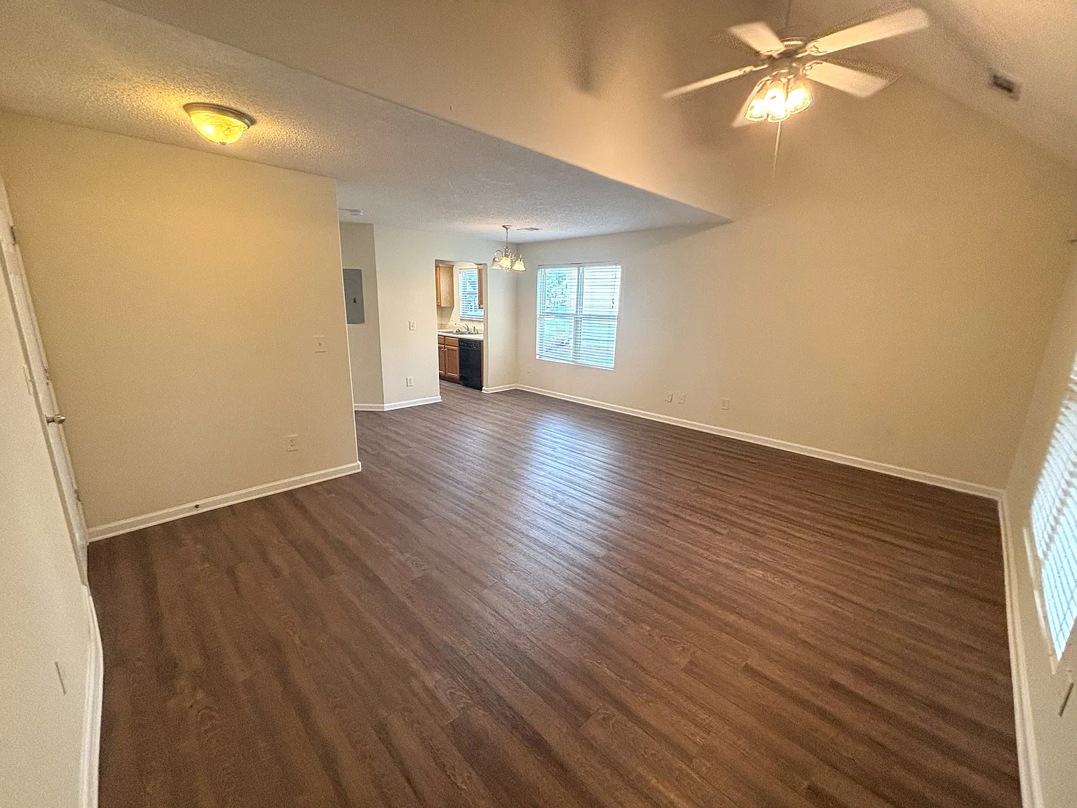 3 bed, 1309 sqft, $2,100 — Photo 4