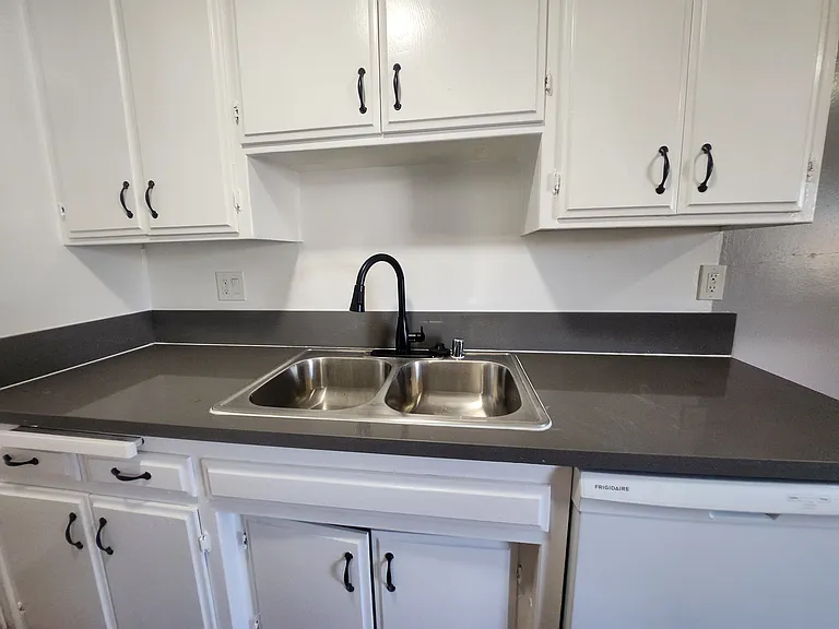 425 N Hobart Blvd — Photo 48