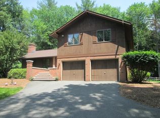 47 Winterberry Ln, Northampton, MA 01062