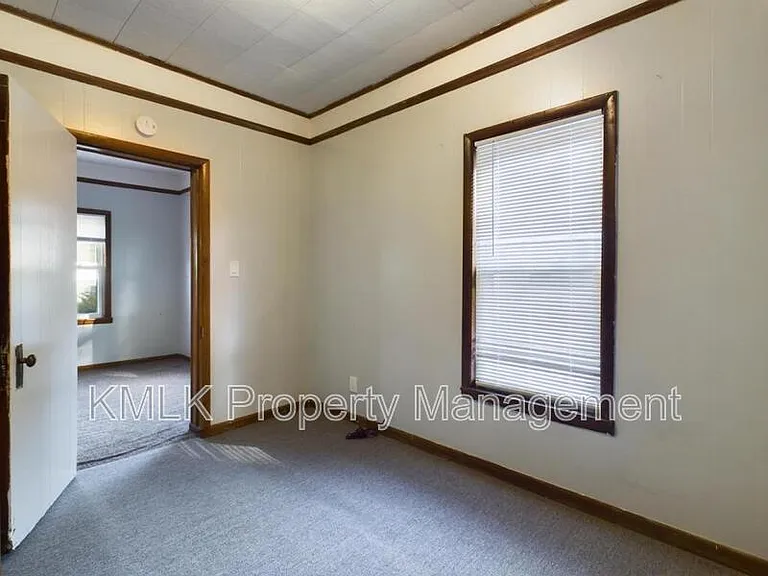 1128 Cordova Ave — Photo 9