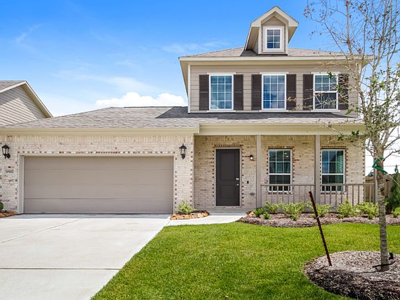 single family home with attached garage and driveway