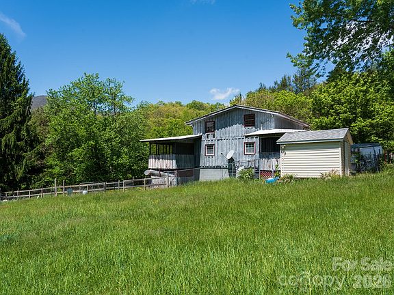 5th image of 838 Hidden Valley Rd