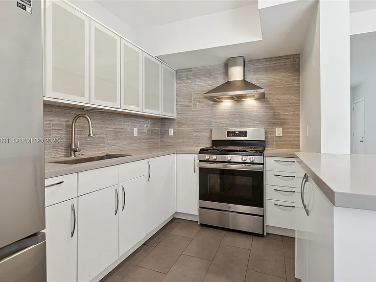 8501 Hawthorne Ave #4 — Photo 1