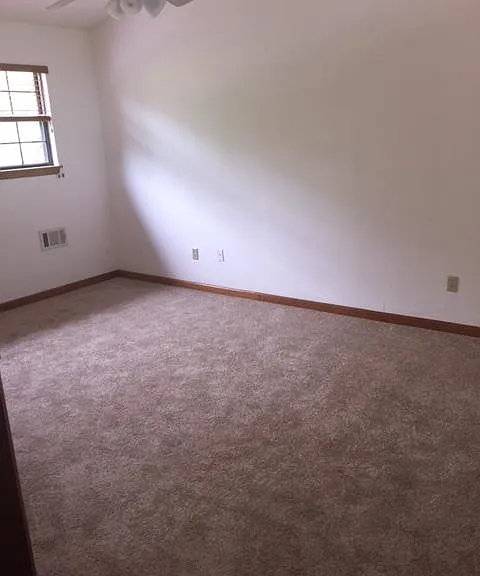 1318 Castelnau Ct — Photo 25