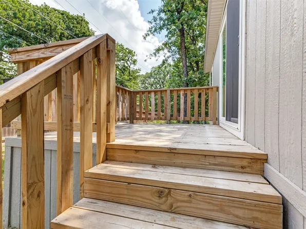 1613 Mockingbird Ln, Azle, TX 76020
