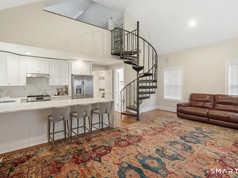 18 W Haviland Ln #B — Photo 5