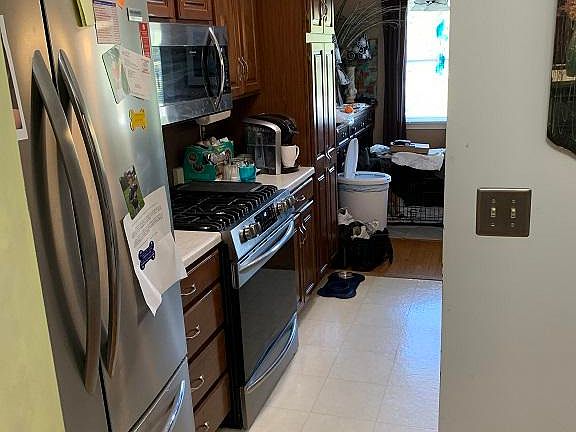 4th image of 428 Alexander Ave #1
