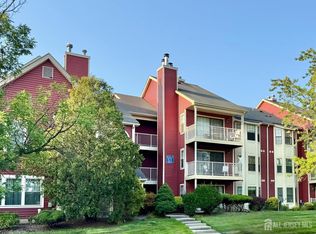 76 Crosspointe Dr, East Brunswick, NJ 08816