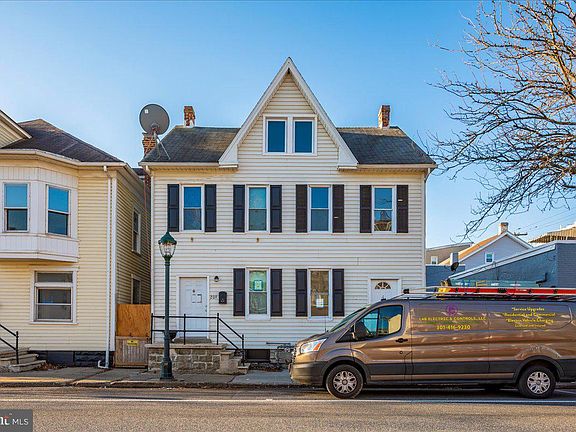 2nd image of 207 E Washington St