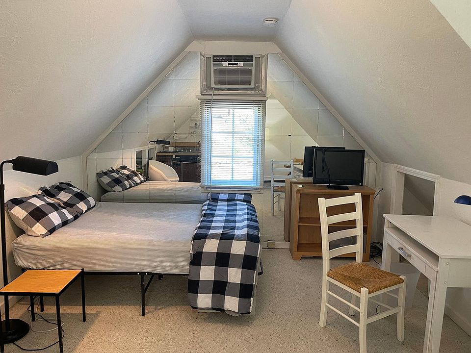 Comfortable double bed with soft bedding. Desk and computer monitor provided. Air conditioning unit as well.