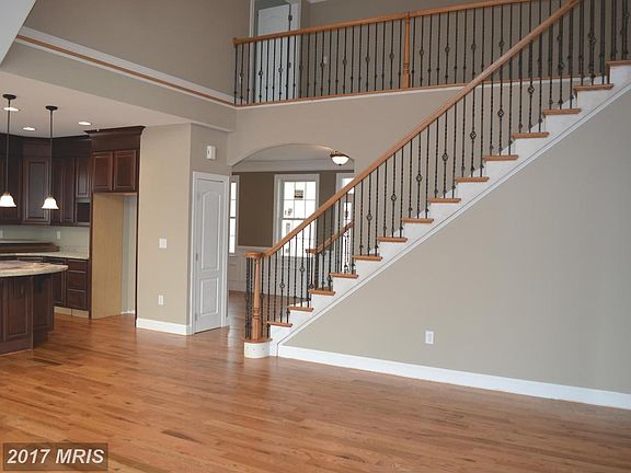 5th image of 718 Grady Ln