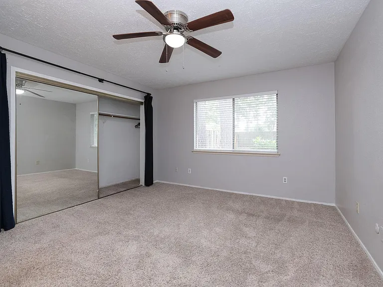 4623 Whispering Rock Ln — Photo 18