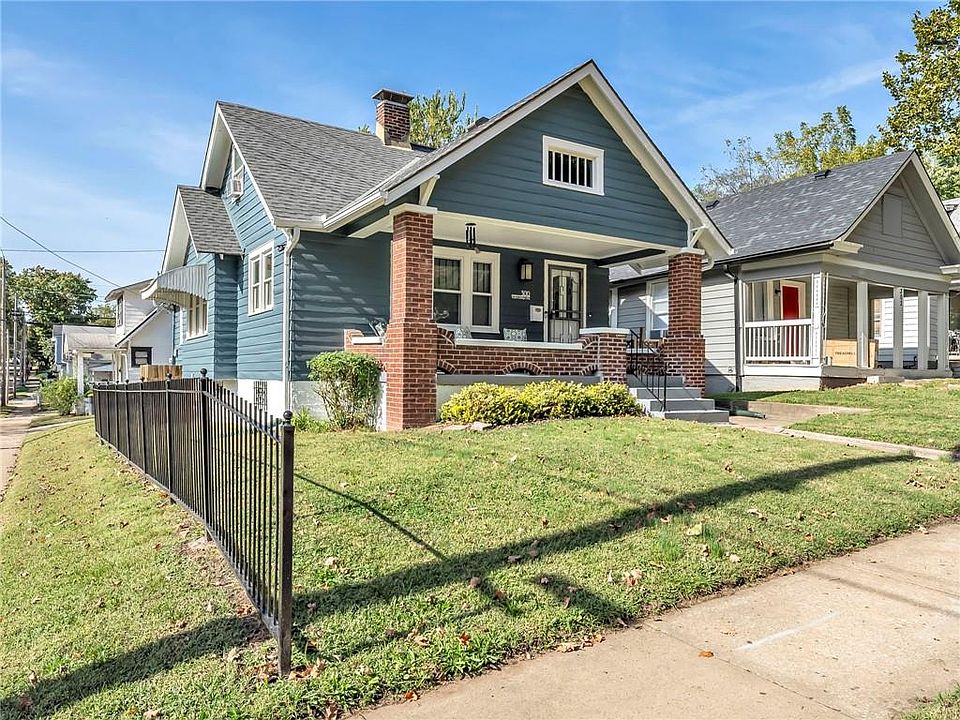 1st image of 300 N Oakley Ave