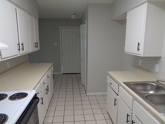 5th image of 4410 Clover Ln