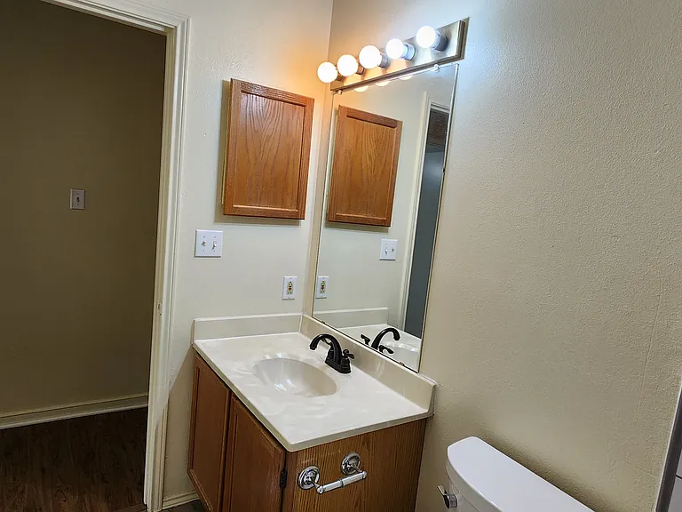 2204 Turf Club Dr — Photo 9