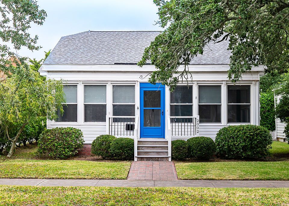 Charming Evans Street Cottage