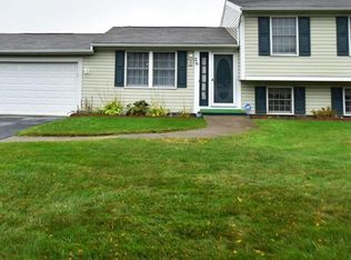 26 Shadow Ln, Rochester, NY 14606