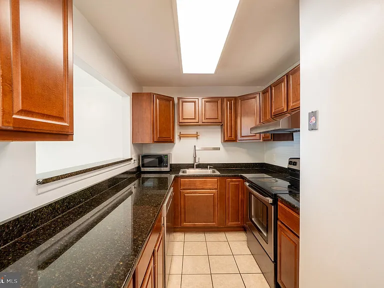 9572 Inverary Ct — Photo 10
