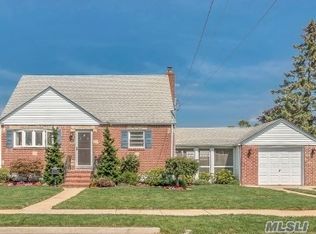 42 Croydon Dr, Bellmore, NY 11710