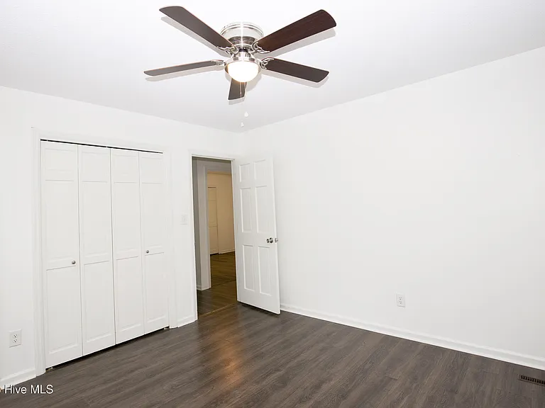 901 Glendale Dr — Photo 37