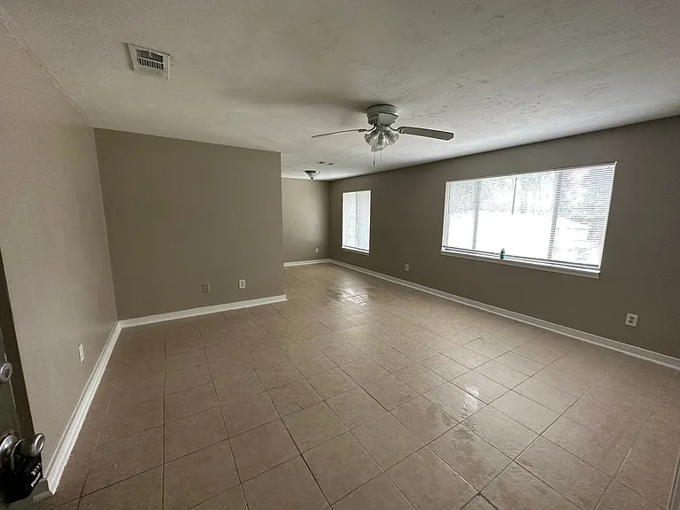 617 Chicopee Ct — Photo 2