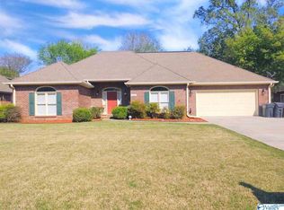 1216 Darrowby Ln SW, Decatur, AL 35603