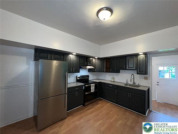 4th image of 31 N Poplar St