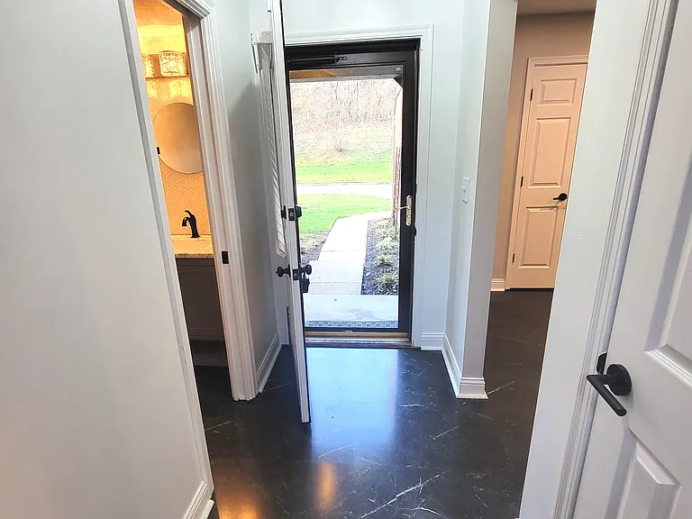 1608 Shady Cove Ln — Photo 3