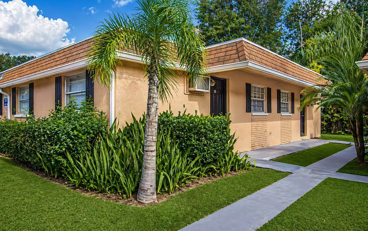 Building Photo - Uptown Villas 22