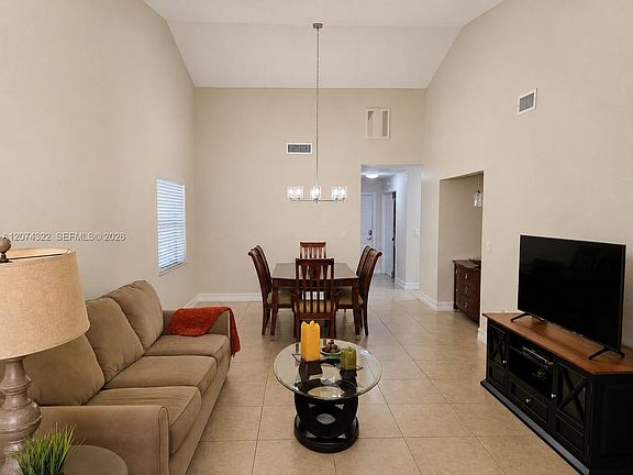 5th image of 10240 SW 137th Ct