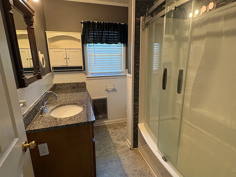 5620 Forest Ave — Photo 11