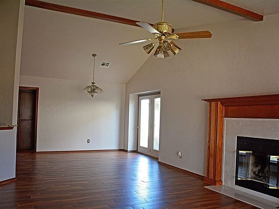 3rd image of 704 NW Micklegate Blvd