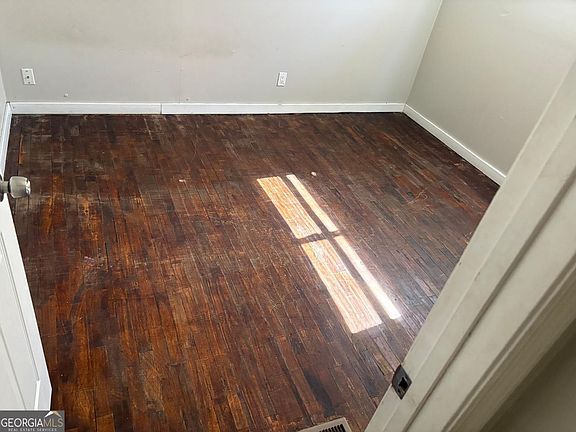 5th image of 3483 Lawton Rd