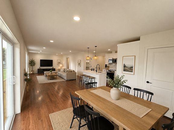 4th image of 33 Polaski Ave