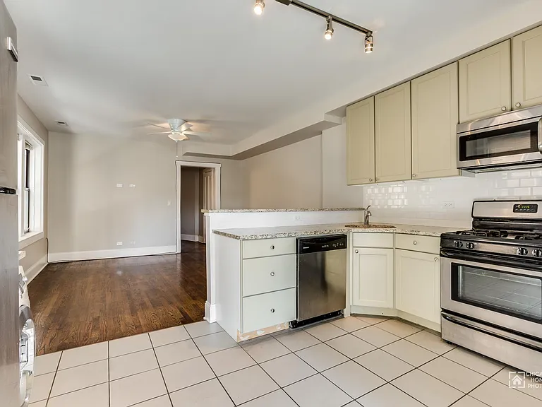 2607 W Lawrence Ave — Photo 9
