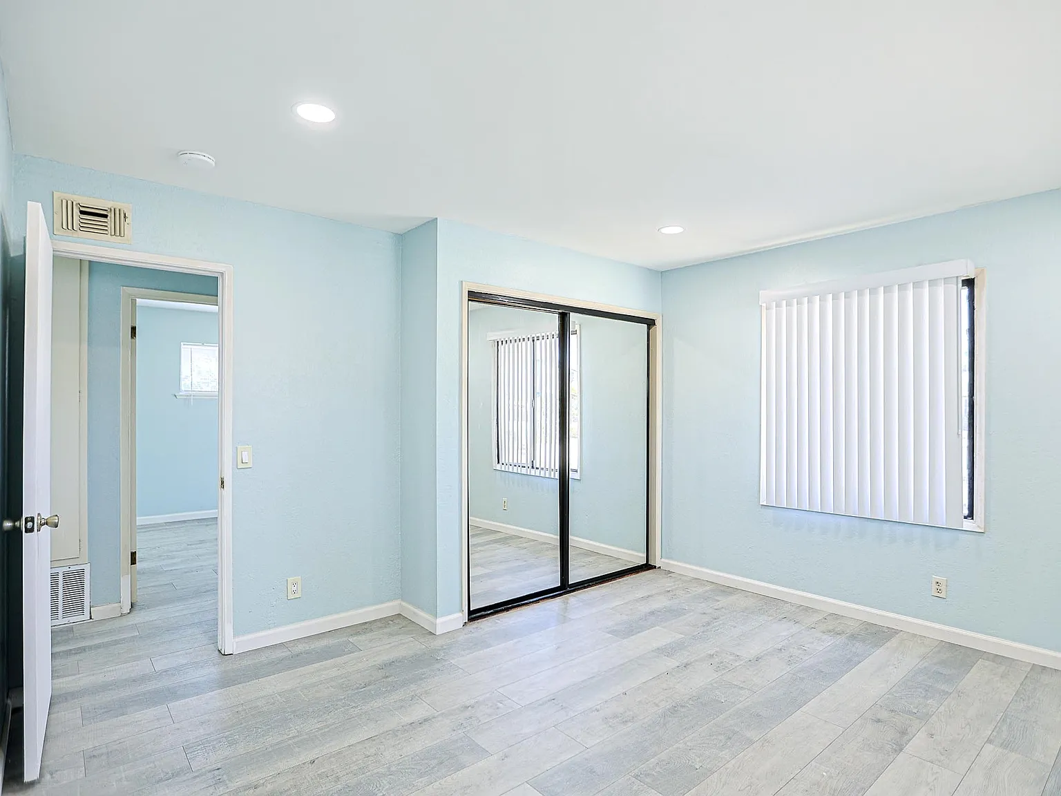 3 bed, 1600 sqft, $4,500 — Photo 3
