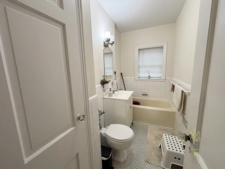 312 Washington St #1-6 — Photo 11