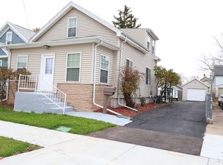 636 Waugoo Ave, Oshkosh, WI 54901