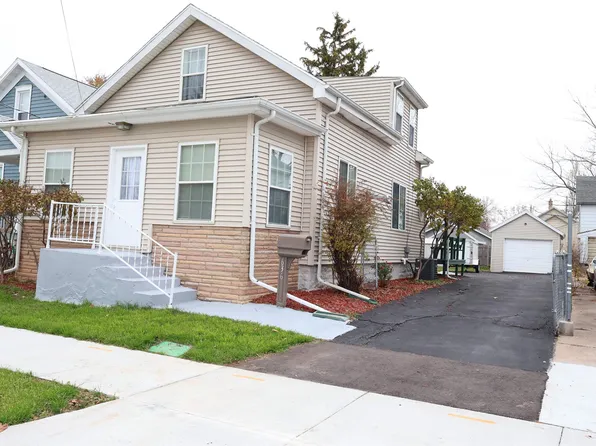 636 Waugoo Ave, Oshkosh, WI 54901