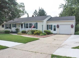 2009 W Memorial Dr, Janesville, WI 53548