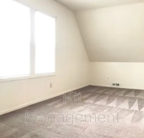 842 Toronto Ave — Photo 8
