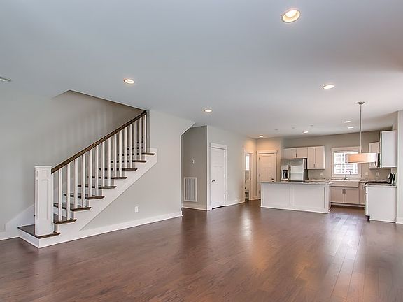 2nd image of 601 Centerpoint Ln