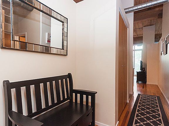 3rd image of 2333 W. St. Paul Ave #222