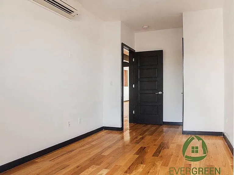 957 Kent Ave #3A — Photo 4